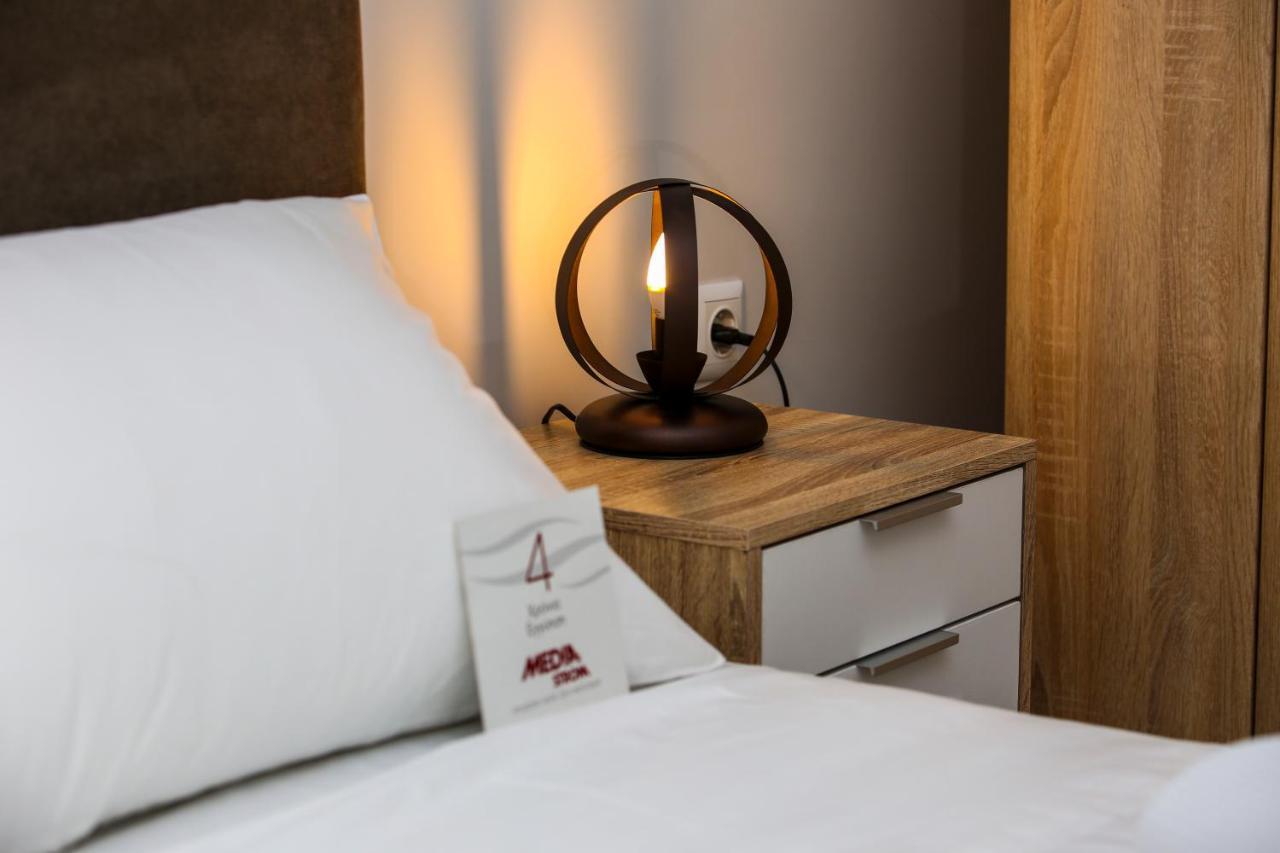 Stella Boutigue Rooms Néa Péramos Εξωτερικό φωτογραφία